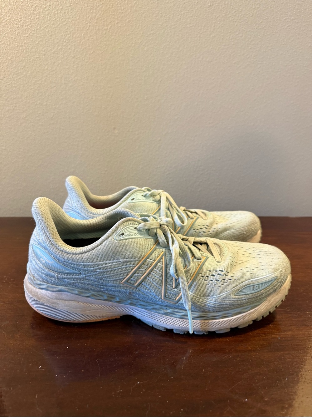 New Balance 860 v12 Light Blue Peach Running Shoes Womens Size 9.5 B